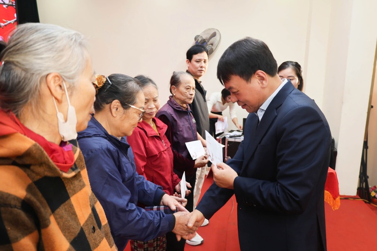 Những tấm lòng nhân ái của các nhà hảo tâm hướng về nhân dân xã Đại Xuyên- Ảnh 5.