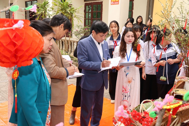 Trường THCS Đông Sơn tổ chức chương trình “Xuân yêu thương”- Ảnh 33.