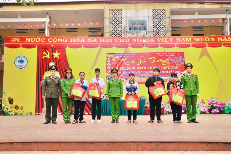 Trường THCS Đông Sơn tổ chức chương trình “Xuân yêu thương”- Ảnh 7.