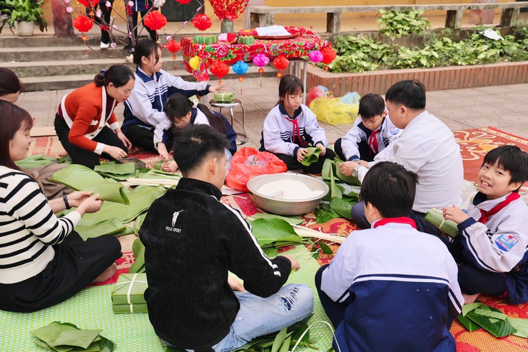 Trường THCS Đông Sơn tổ chức chương trình “Xuân yêu thương”- Ảnh 13.