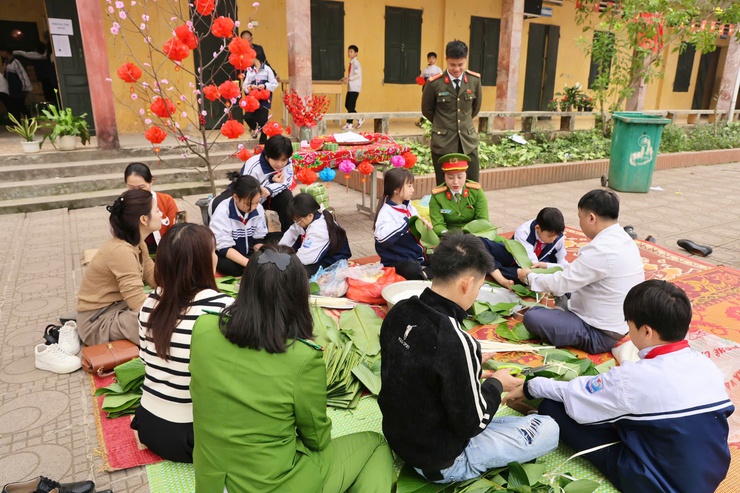 Trường THCS Đông Sơn tổ chức chương trình “Xuân yêu thương”- Ảnh 14.