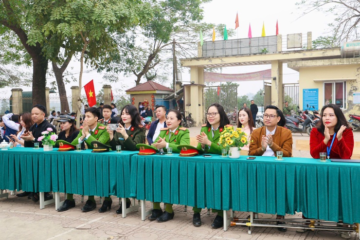 Trường THCS Đông Sơn tổ chức chương trình “Xuân yêu thương”- Ảnh 4.