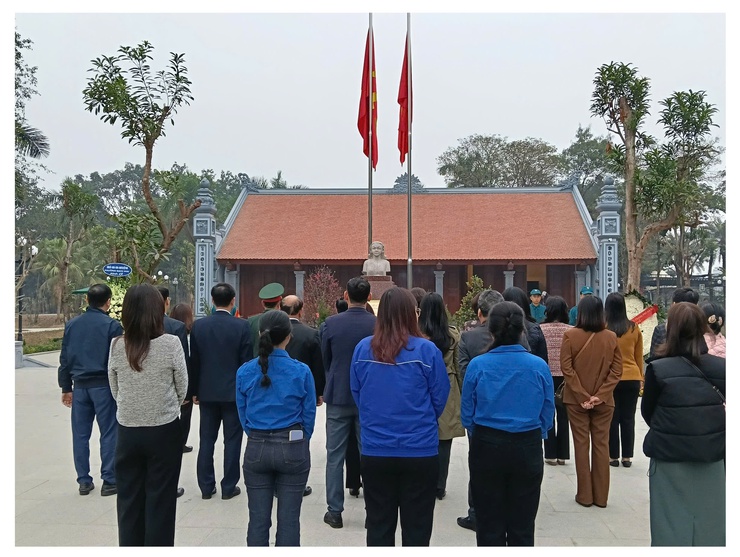 Phường Bạch Mai dâng hương tri ân các anh hùng liệt sĩ nhân dịp tết Nguyên đán Bính Ngọ 2026.- Ảnh 4.