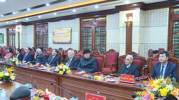 Đảng ủy xã Phúc Thọ gặp mặt nguyên cán bộ chủ chốt huyện qua các thời kỳ, tri ân đóng góp của các thế hệ đi trước- Ảnh 5.