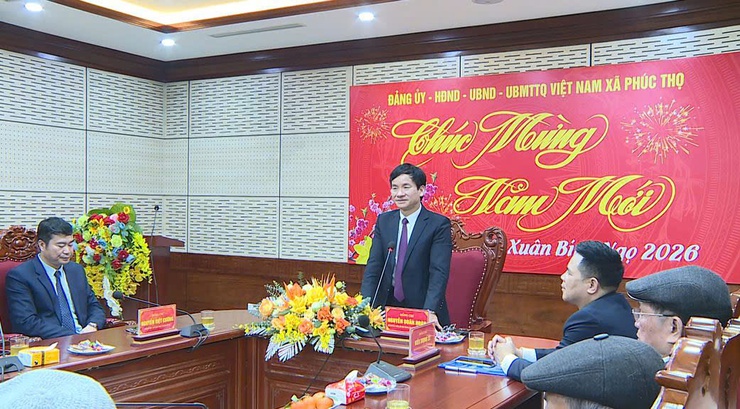 Đảng ủy xã Phúc Thọ gặp mặt nguyên cán bộ chủ chốt huyện qua các thời kỳ, tri ân đóng góp của các thế hệ đi trước- Ảnh 1.