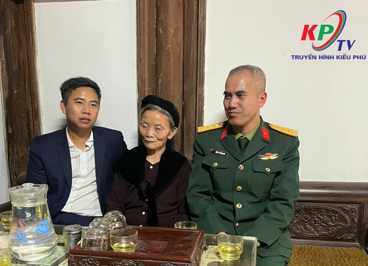 Xã Kiều Phú Thăm hỏi, tặng quà Tết gia đình người có công, thân nhân liệt sĩ, Người cao tuổi tròn 100 tuổi trên địa bàn- Ảnh 11.