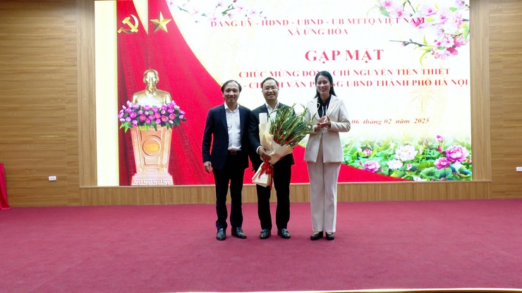 ĐẢNG ỦY – HĐND – UBND XÃ ỨNG HÒA TỔ CHỨC GẶP MẶT, CHÚC MỪNG ĐỒNG CHÍ NGUYỄN TIẾN THIẾT- Ảnh 2.