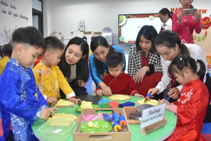 TRƯỜNG MẦM NON ĐÔNG LỖ TỔ CHỨC CHUYÊN ĐỀ PHÁT TRIỂN TÌNH CẢM – KỸ NĂNG XÃ HỘI GẮN VỚI HỘI CHỢ XUÂN.- Ảnh 1.