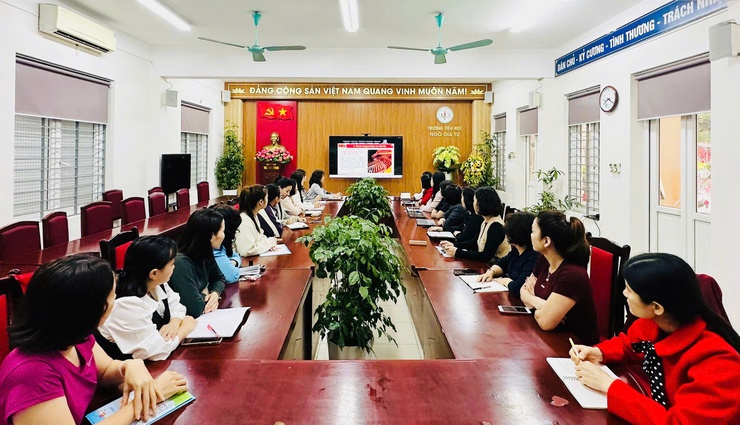 Đảng ủy phường Việt Hưng tổ chức các điểm cầu dự Hội nghị trực tuyến toàn quốc quán triệt Nghị quyết Đại hội XIV của Đảng.- Ảnh 4.