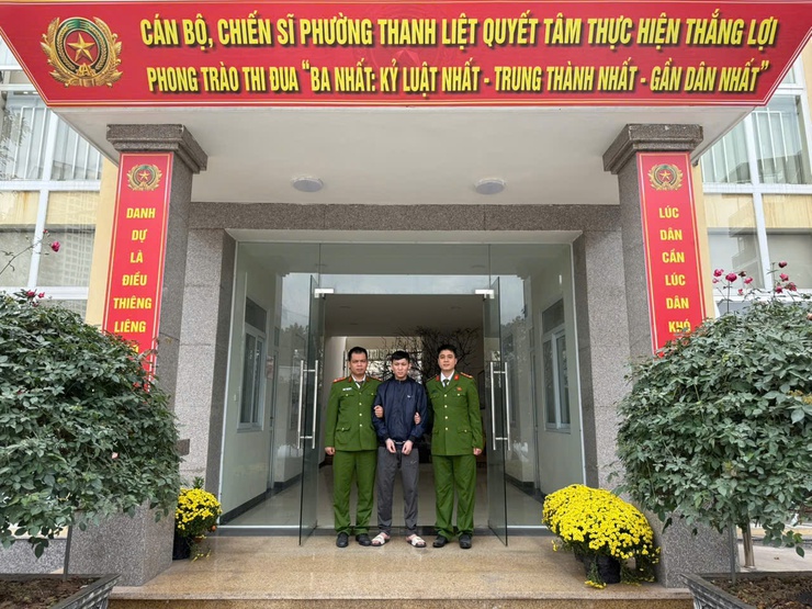Công an phường Thanh Liệt vận động thành công đối tượng truy nã ra đầu thú- Ảnh 1.