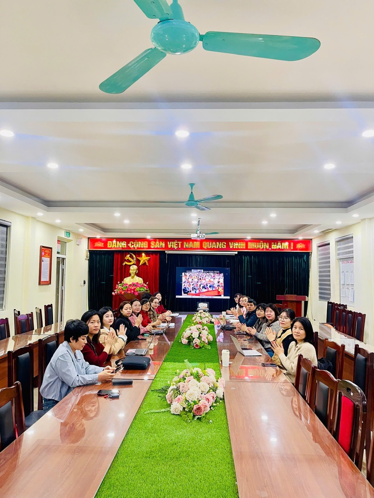 Đảng ủy phường Việt Hưng tổ chức các điểm cầu dự Hội nghị trực tuyến toàn quốc quán triệt Nghị quyết Đại hội XIV của Đảng.- Ảnh 6.