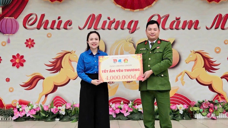 Đoàn Thanh niên Công an phường Thanh Liệt chung tay thực hiện chương trình “Tết ấm yêu thương”- Ảnh 1.