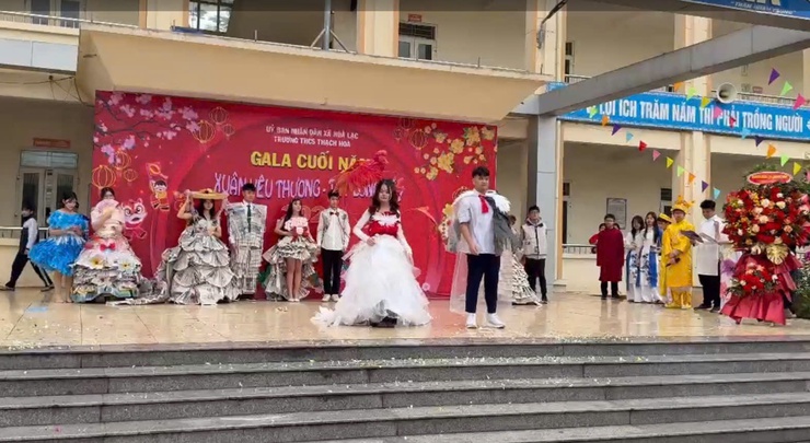 Gala gặp nhau cuối năm tại trường THCS Thạch Hòa: Giàu tính giáo dục, để lại nhiều ấn tượng tốt đẹp- Ảnh 1.