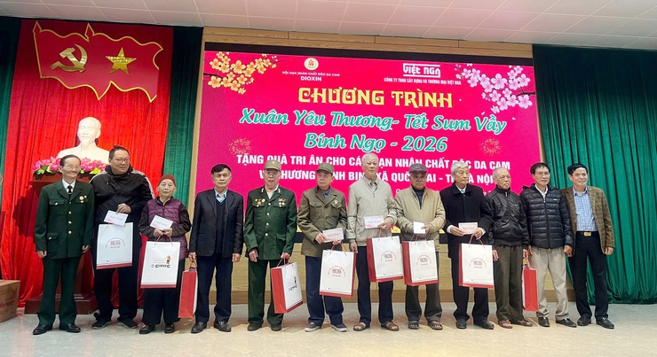 XUÂN YÊU THƯƠNG – TẾT SUM VẦY 2026: LAN TỎA NGHĨA TÌNH “UỐNG NƯỚC NHỚ NGUỒN” TẠI XÃ QUỐC OAI- Ảnh 3.