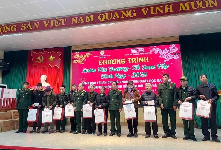XUÂN YÊU THƯƠNG – TẾT SUM VẦY 2026: LAN TỎA NGHĨA TÌNH “UỐNG NƯỚC NHỚ NGUỒN” TẠI XÃ QUỐC OAI- Ảnh 5.