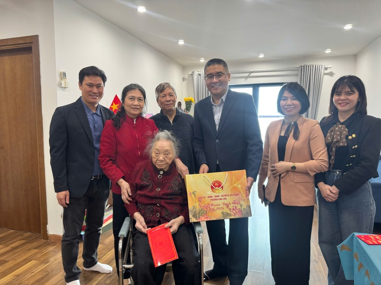 PHƯỜNG KIM LIÊN TỔ CHỨC 05 ĐOÀN THĂM HỎI, TẶNG QUÀ GIA ĐÌNH CHÍNH SÁCH, MỪNG THỌ NGƯỜI CAO TUỔI NHÂN DỊP TẾT NGUYÊN ĐÁN BÍNH NGỌ NĂM 2026- Ảnh 5.