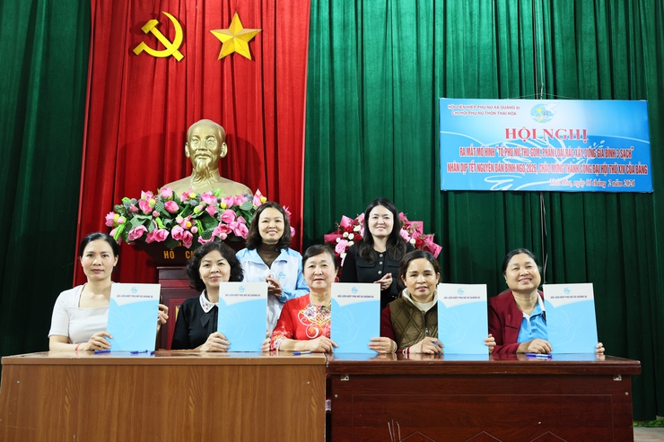Chi hội Phụ nữ thôn Thái Hòa ra mắt mô hình “Tổ phụ nữ thu gom, phân loại rác xây dựng gia đình 3 sạch”- Ảnh 7.