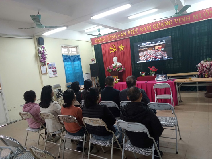 Đảng ủy phường Việt Hưng tổ chức các điểm cầu dự Hội nghị trực tuyến toàn quốc quán triệt Nghị quyết Đại hội XIV của Đảng.- Ảnh 7.
