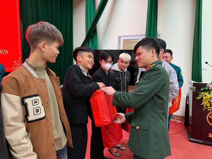 Hội nghị gặp mặt, trao quyết định gọi công dân nhập ngũ năm 2026- Ảnh 2.