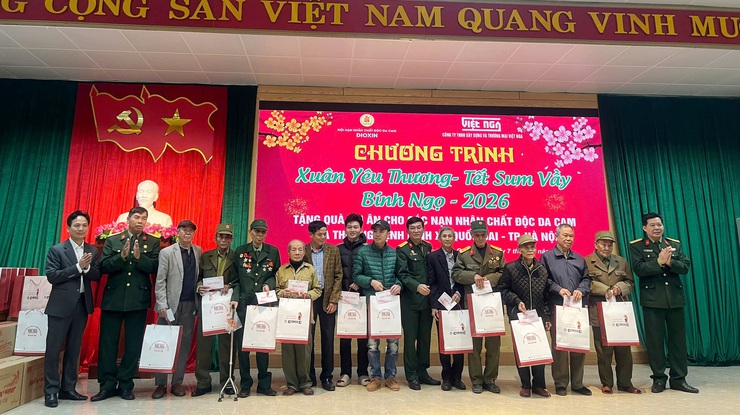 XUÂN YÊU THƯƠNG – TẾT SUM VẦY 2026: LAN TỎA NGHĨA TÌNH “UỐNG NƯỚC NHỚ NGUỒN” TẠI XÃ QUỐC OAI- Ảnh 7.