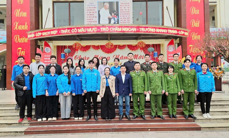 Đoàn Thanh niên Công an phường Thanh Liệt chung tay thực hiện chương trình “Tết ấm yêu thương”- Ảnh 4.