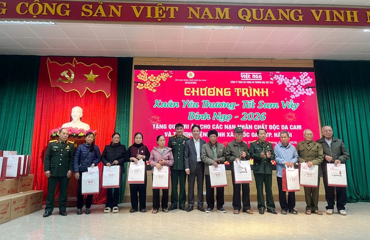 XUÂN YÊU THƯƠNG – TẾT SUM VẦY 2026: LAN TỎA NGHĨA TÌNH “UỐNG NƯỚC NHỚ NGUỒN” TẠI XÃ QUỐC OAI- Ảnh 8.