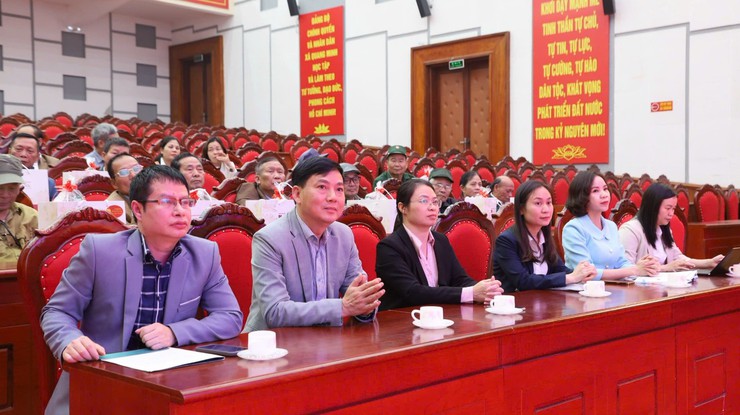 BIDV Chi nhánh Quang Minh trao quà Tết Bính Ngọ 2026 cho các đối tượng chính sách tại xã Quang Minh- Ảnh 1.