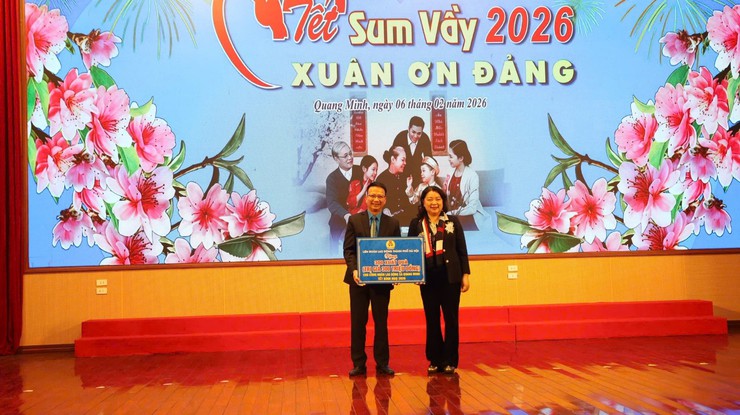 Công đoàn xã Quang Minh tổ chức chương trình “Tết sum vầy – Xuân ơn Đảng năm 2026

- Ảnh 3.