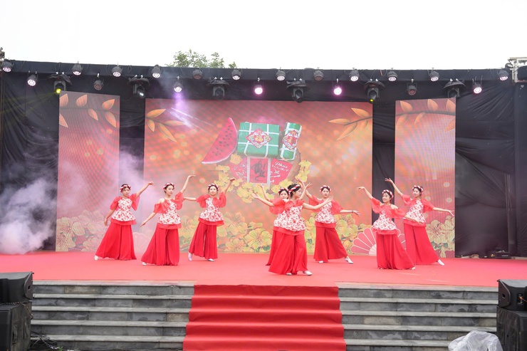 "Xuân nhân ái – Tết sẻ chia": Mang yêu thương đến hơn 450 người có hoàn cảnh khó khăn xã Thanh Oai- Ảnh 2.