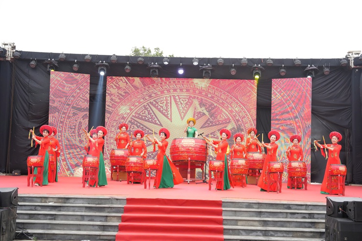 "Xuân nhân ái – Tết sẻ chia": Mang yêu thương đến hơn 450 người có hoàn cảnh khó khăn xã Thanh Oai- Ảnh 1.