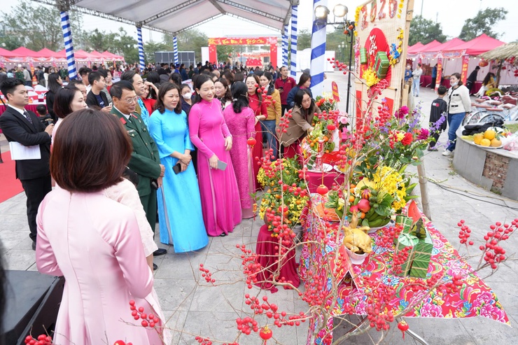 "Xuân nhân ái – Tết sẻ chia": Mang yêu thương đến hơn 450 người có hoàn cảnh khó khăn xã Thanh Oai- Ảnh 22.
