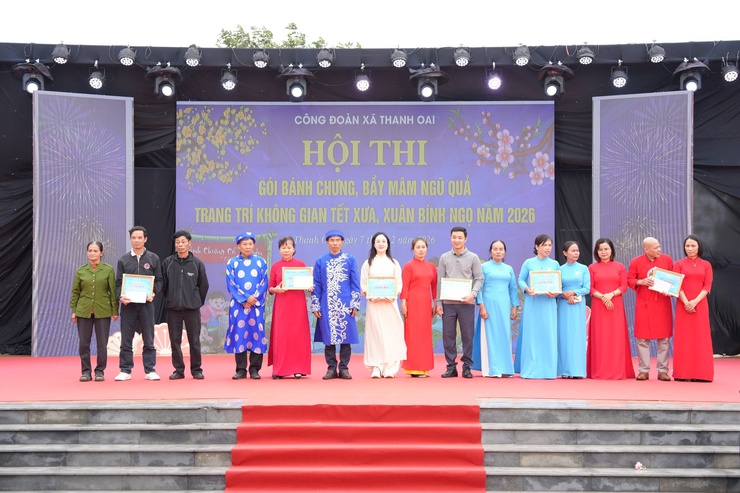 "Xuân nhân ái – Tết sẻ chia": Mang yêu thương đến hơn 450 người có hoàn cảnh khó khăn xã Thanh Oai- Ảnh 24.