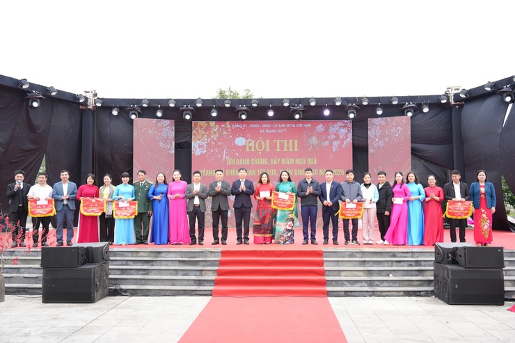 "Xuân nhân ái – Tết sẻ chia": Mang yêu thương đến hơn 450 người có hoàn cảnh khó khăn xã Thanh Oai- Ảnh 25.