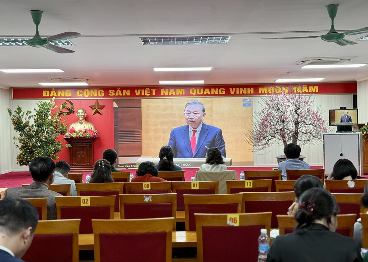 Cán bộ chủ chốt phường Dương Nội tham dự Hội nghị toàn quốc quán triệt Nghị quyết Đại hội XIV của Đảng- Ảnh 4.