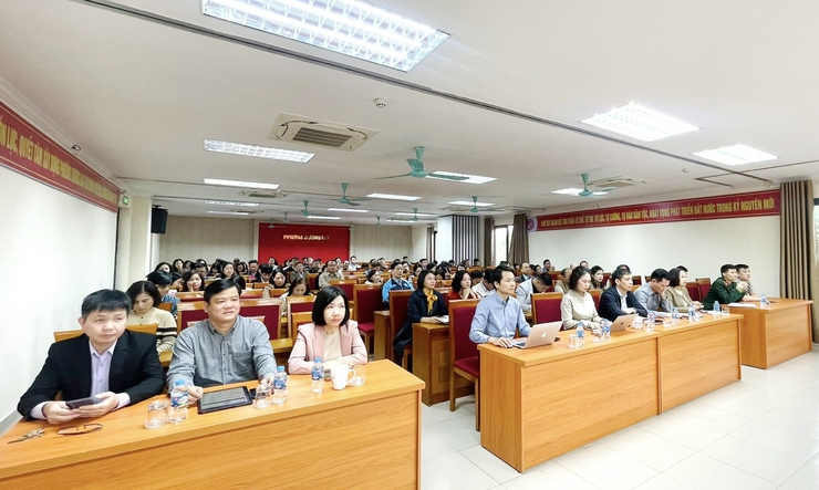 Cán bộ chủ chốt phường Dương Nội tham dự Hội nghị toàn quốc quán triệt Nghị quyết Đại hội XIV của Đảng- Ảnh 1.