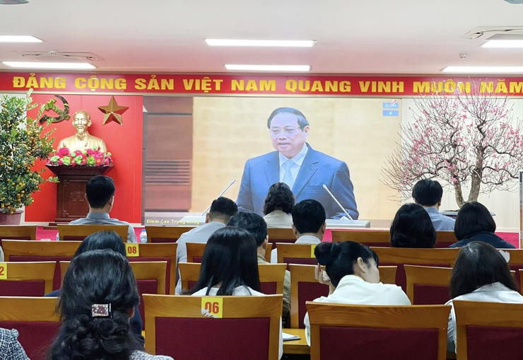 Cán bộ chủ chốt phường Dương Nội tham dự Hội nghị toàn quốc quán triệt Nghị quyết Đại hội XIV của Đảng- Ảnh 2.