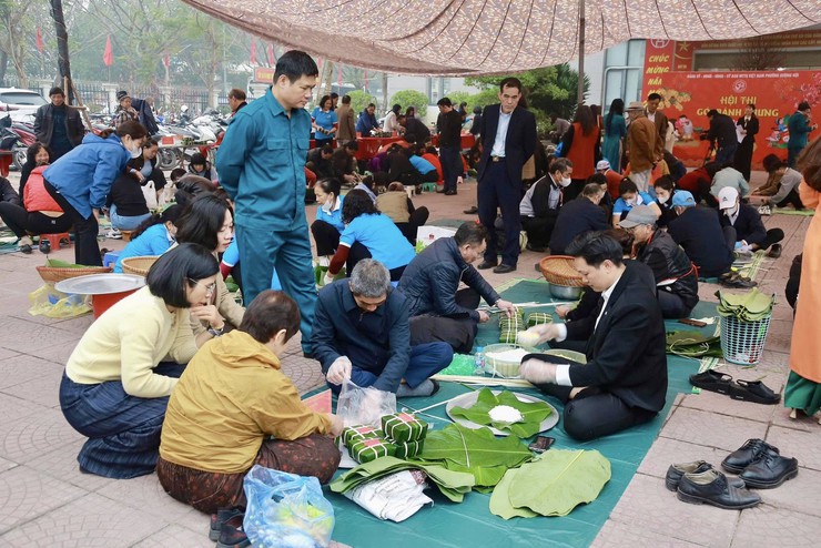 Rộn ràng Hội thi “Gói bánh chưng khéo” phường Dương Nội chào xuân Bính Ngọ- Ảnh 2.