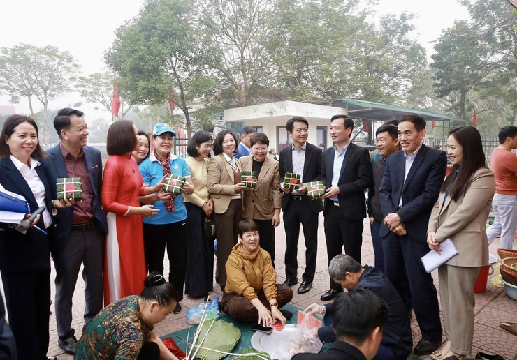 Rộn ràng Hội thi “Gói bánh chưng khéo” phường Dương Nội chào xuân Bính Ngọ- Ảnh 1.