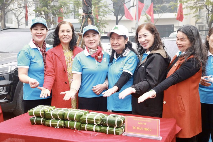 Rộn ràng Hội thi “Gói bánh chưng khéo” phường Dương Nội chào xuân Bính Ngọ- Ảnh 4.