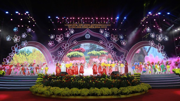 Rực rỡ sắc xuân tại Lễ hội hoa, cây cảnh, sản phẩm OCOP và đặc sản vùng miền năm 2026- Ảnh 1.