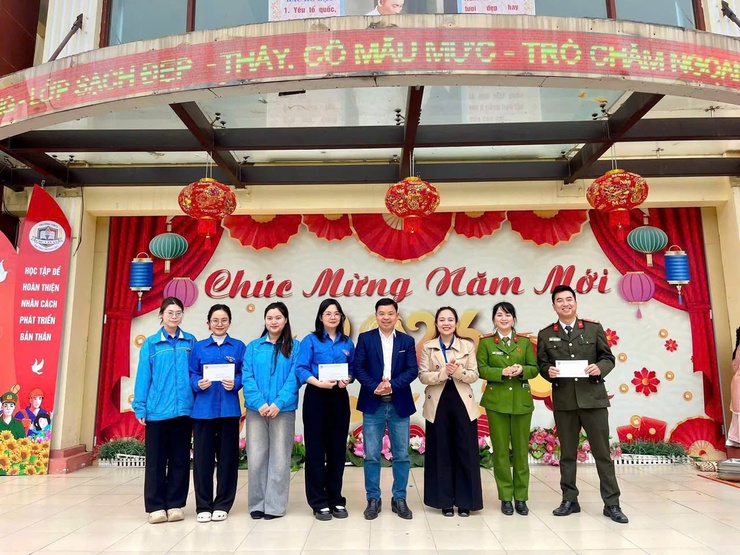 Đoàn Thanh niên Công an phường Thanh Liệt chung tay thực hiện chương trình “Tết ấm yêu thương”- Ảnh 2.