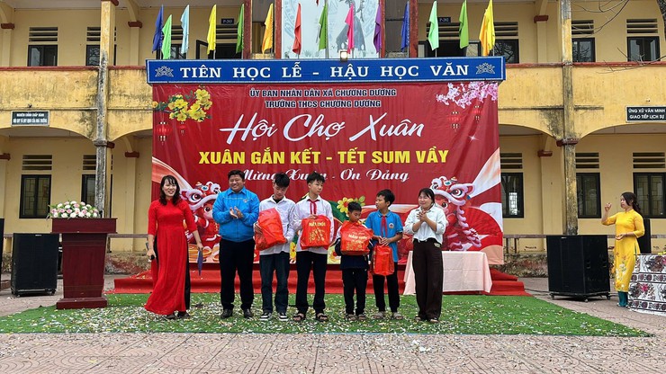 Rộn ràng không khí đón Tết Bính Ngọ 2026 tại các trường học trên địa bàn xã- Ảnh 1.