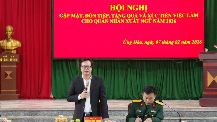 XÃ ỨNG HÒA TỔ CHỨC GẶP MẶT, TẶNG QUÀ VÀ TƯ VẤN VIỆC LÀM CHO QUÂN NHÂN XUẤT NGŨ NĂM 2026- Ảnh 2.
