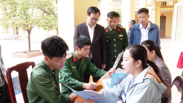 XÃ ỨNG HÒA TỔ CHỨC GẶP MẶT, TẶNG QUÀ VÀ TƯ VẤN VIỆC LÀM CHO QUÂN NHÂN XUẤT NGŨ NĂM 2026- Ảnh 6.