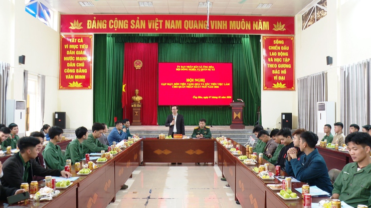 XÃ ỨNG HÒA TỔ CHỨC GẶP MẶT, TẶNG QUÀ VÀ TƯ VẤN VIỆC LÀM CHO QUÂN NHÂN XUẤT NGŨ NĂM 2026- Ảnh 1.