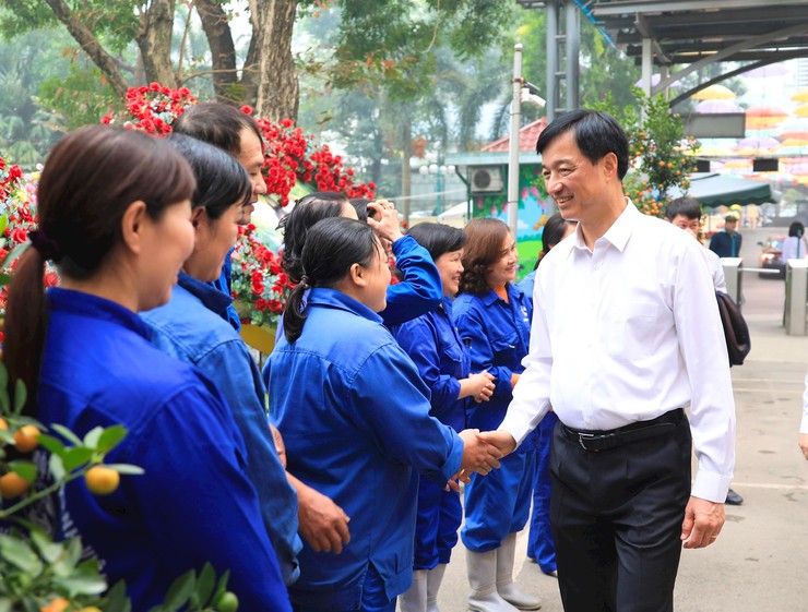 Ủy viên Bộ Chính trị, Bí thư Thành ủy Hà Nội Nguyễn Duy Ngọc kiểm tra công tác chuẩn bị đón Tết Nguyên đán Bính Ngọ 2026 - Ảnh 3.