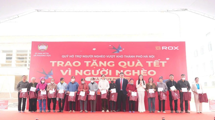 100 hộ gia đình chính và hội viên phụ nữ có hoàn cảnh khó khăn được trao quà Tết “Vì người nghèo” Xuân Bính Ngọ 2026
- Ảnh 4.