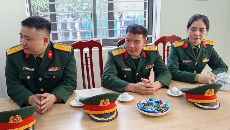 Thiếu tướng Nguyễn Đình Thạo thăm, chúc Tết Ban Chỉ huy Quân sự xã Tam Hưng- Ảnh 4.