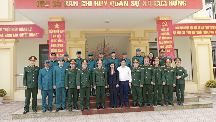 Thiếu tướng Nguyễn Đình Thạo thăm, chúc Tết Ban Chỉ huy Quân sự xã Tam Hưng- Ảnh 5.