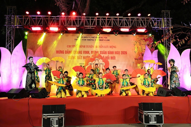 ẤN TƯỢNG CHƯƠNG TRÌNH NGHỆ THUẬT TUYÊN TRUYỀN LƯU ĐỘNG MỪNG ĐẢNG, MỪNG XUÂN 2026 TẠI XÃ HÒA XÁ- Ảnh 7.